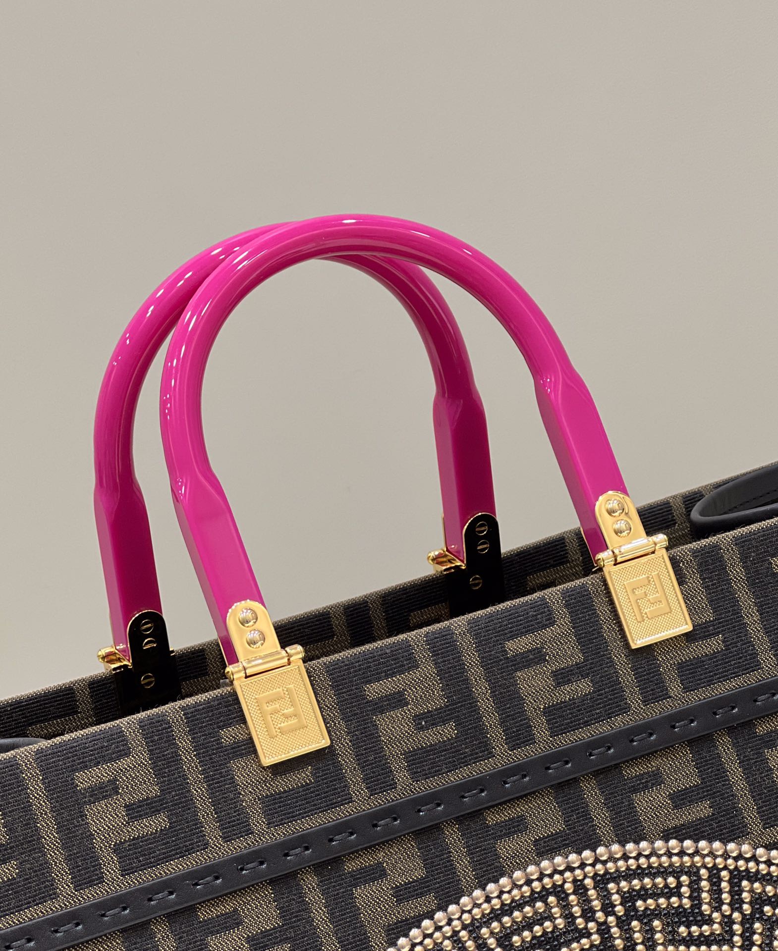 FENDI & VERSACE collaboration, classic vintage logo with Medusa pattern Model no: 8565