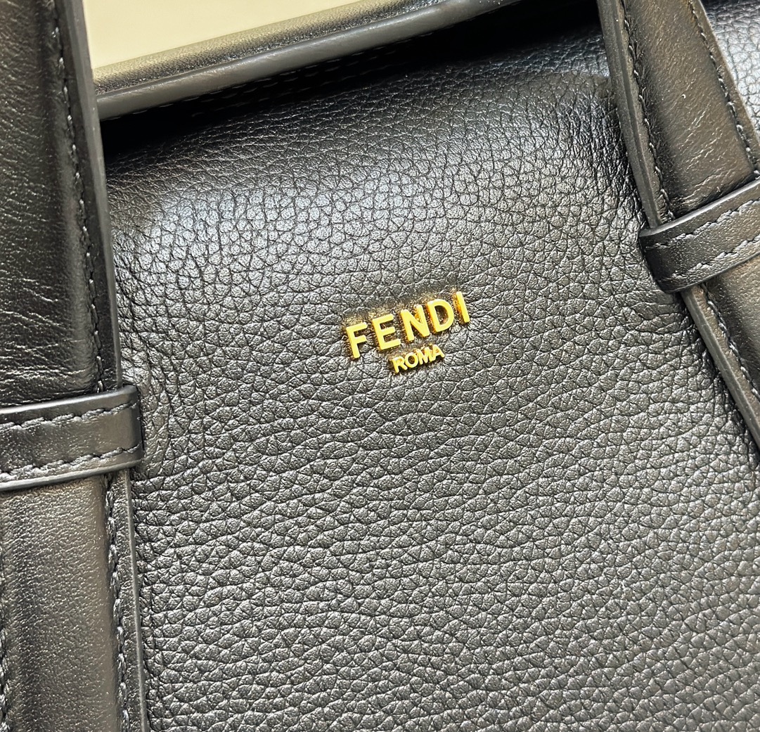 FENDI Boston Bag, full grain cowhide material, large magnetic closure, magnetic closures on both sides Model no: 8627