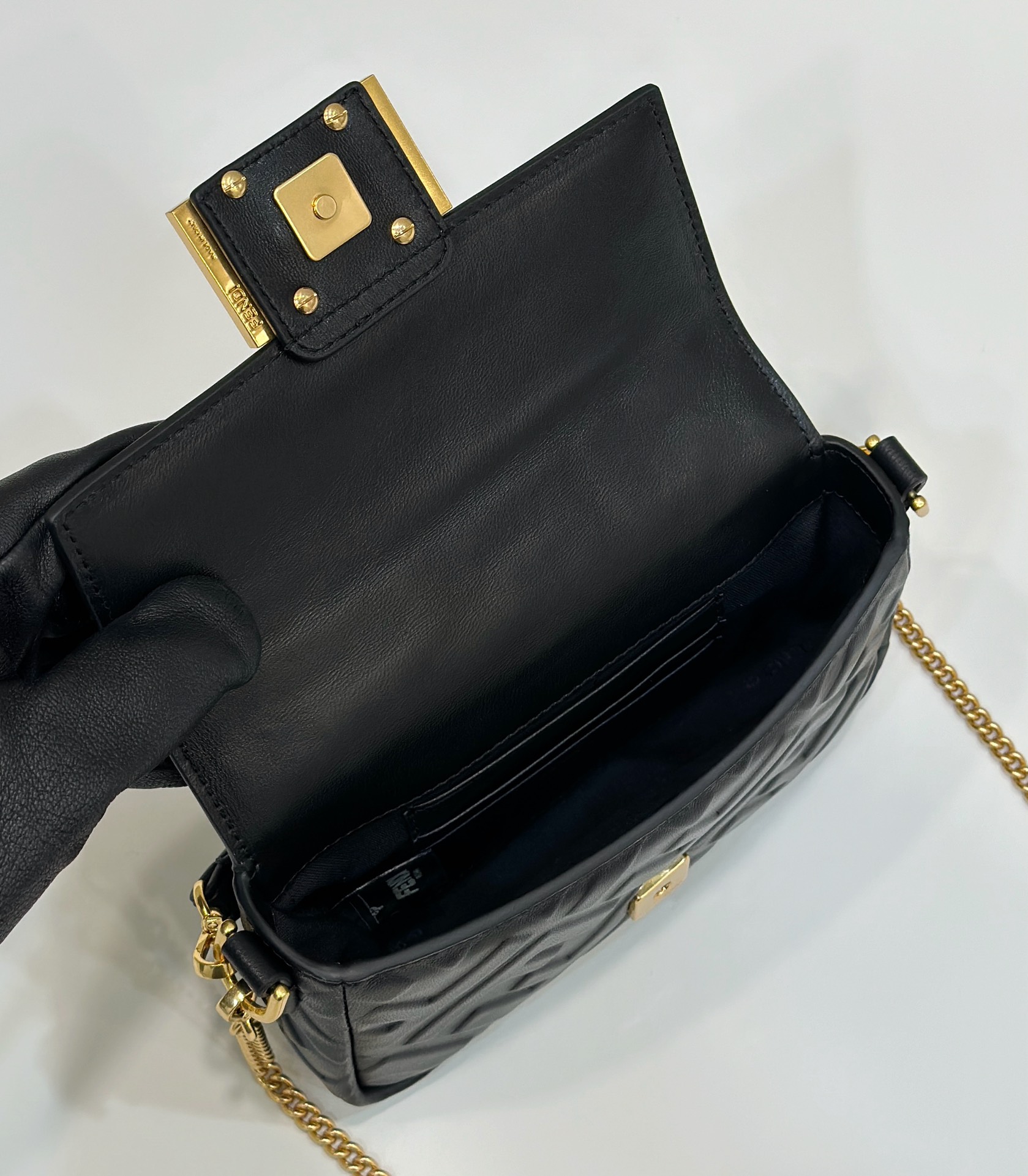 Flip-over diagonal shoulder bag, lambskin Model no: 0135s