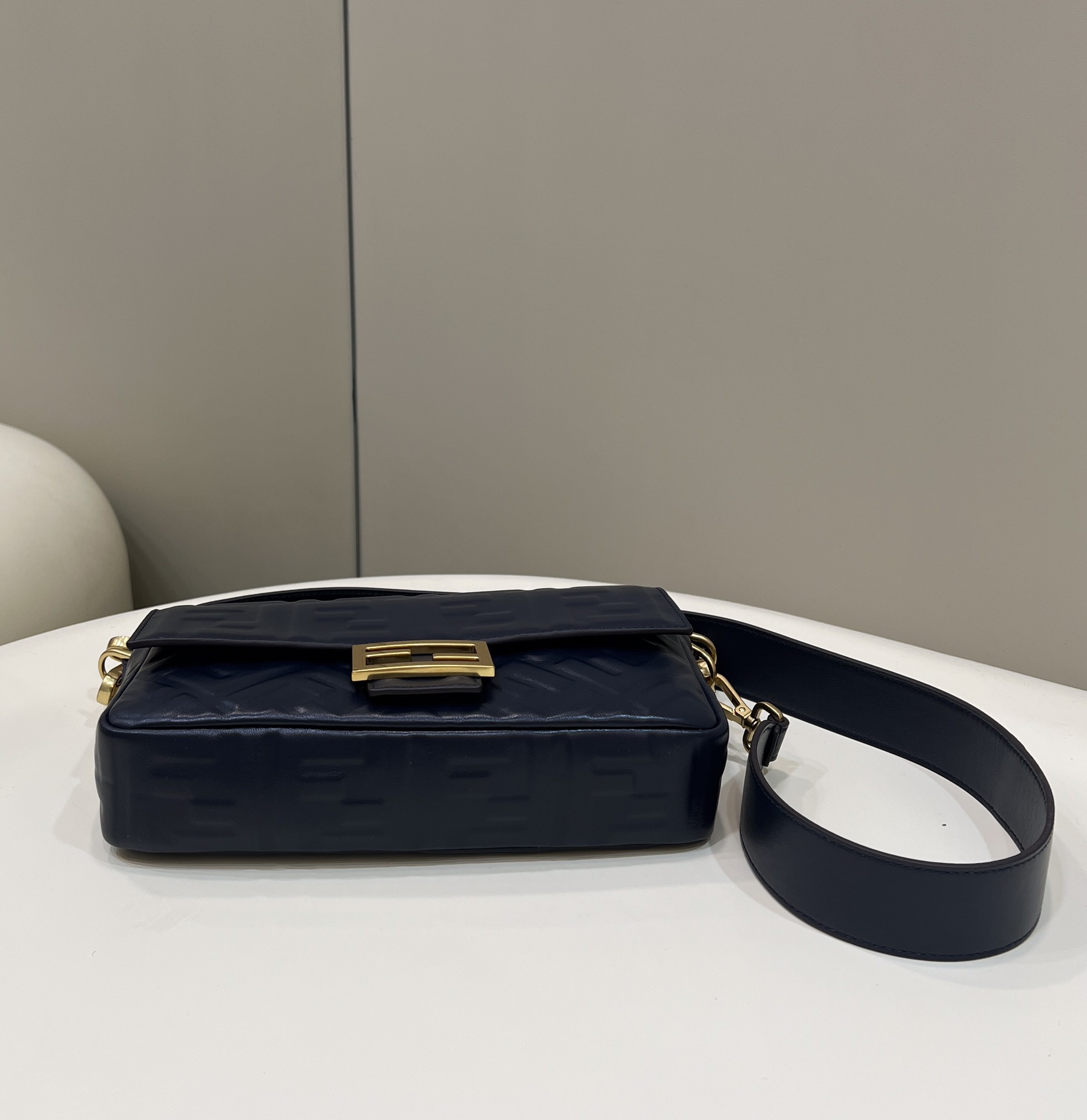 Baguette flip-over diagonal shoulder bag, lambskin Model no: 0135M