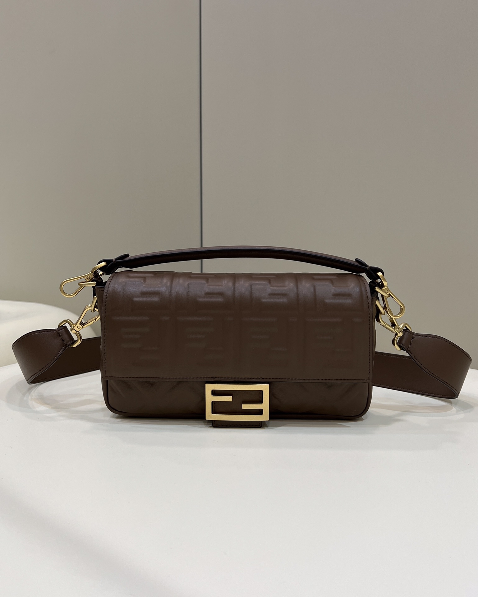 Baguette flip-over diagonal shoulder bag, lambskin Model no: 0135M