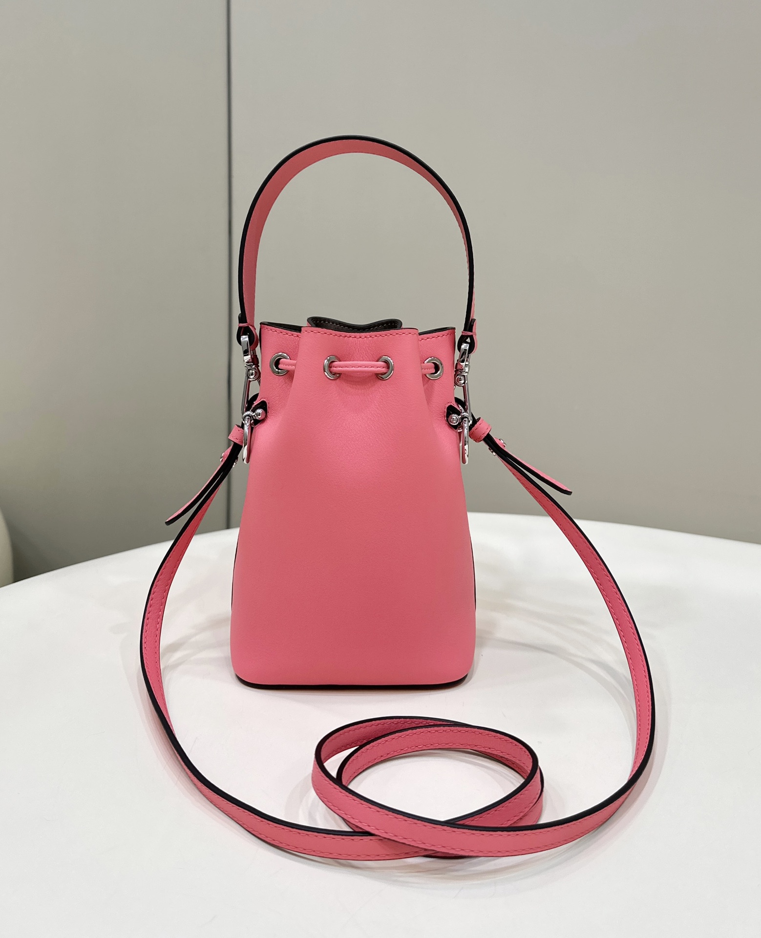 Mon Tresor creative 3D bucket bag, soft and comfortable calf leather Model no: 8611