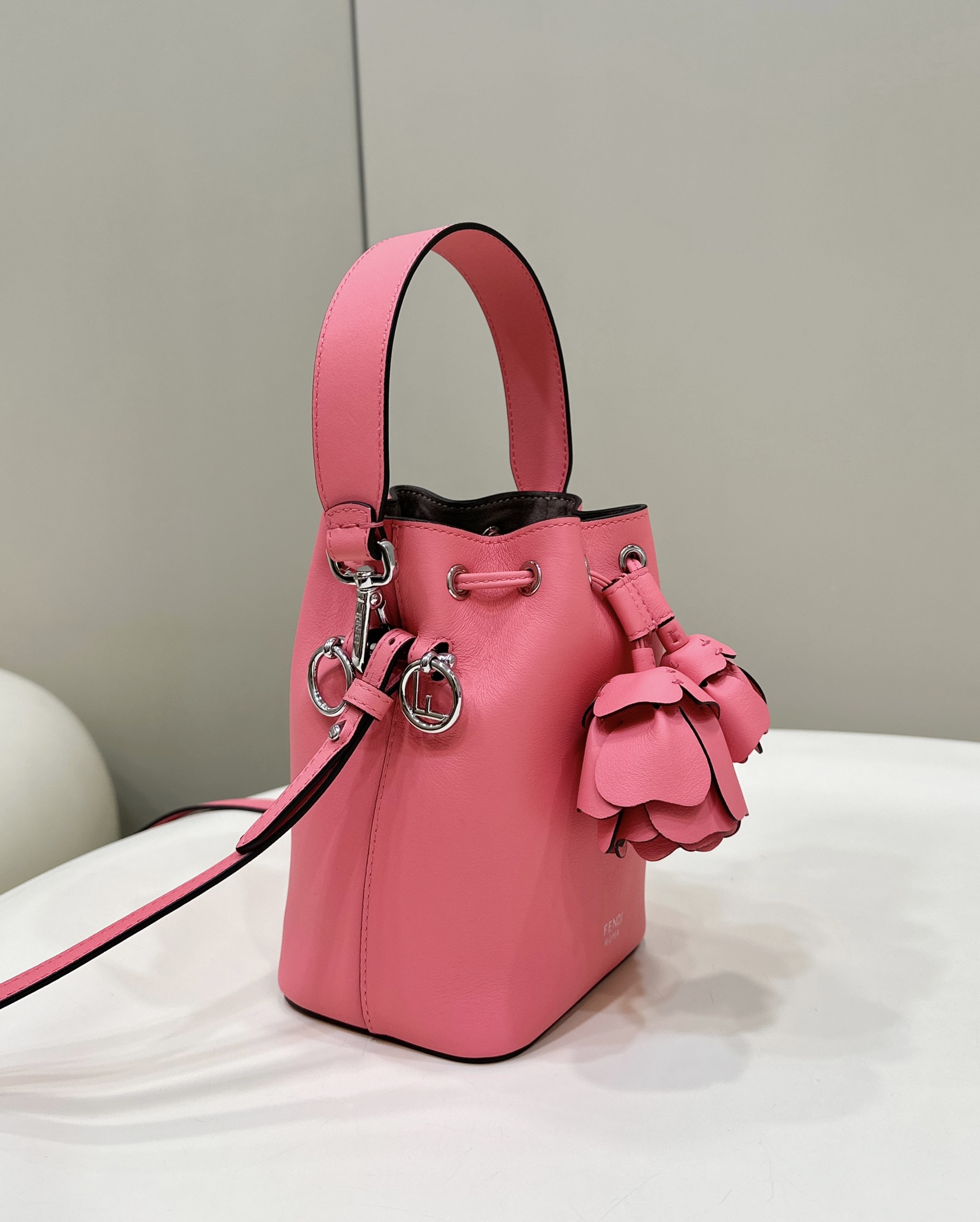 Mon Tresor creative 3D bucket bag, soft and comfortable calf leather Model no: 8611