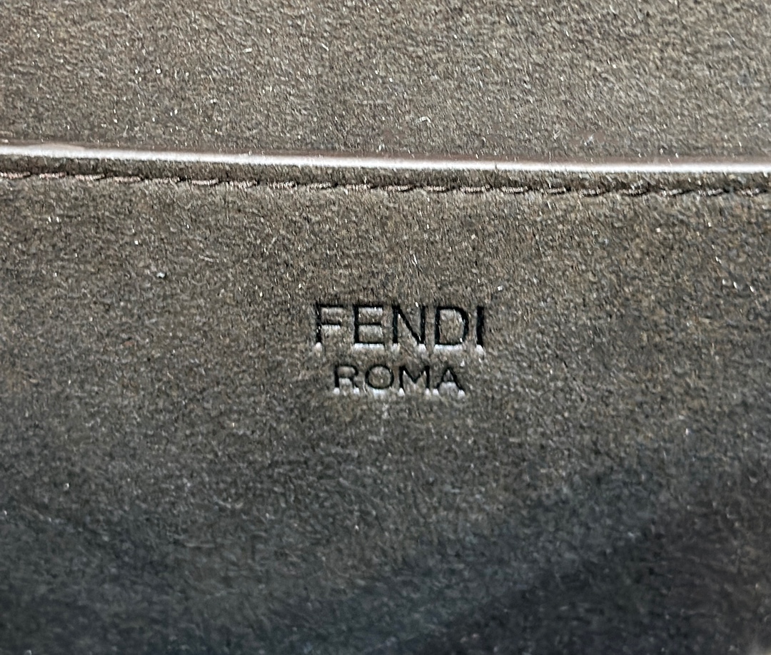 Fendi C'mon Series Vintage Logo Material Model no: 8622AL