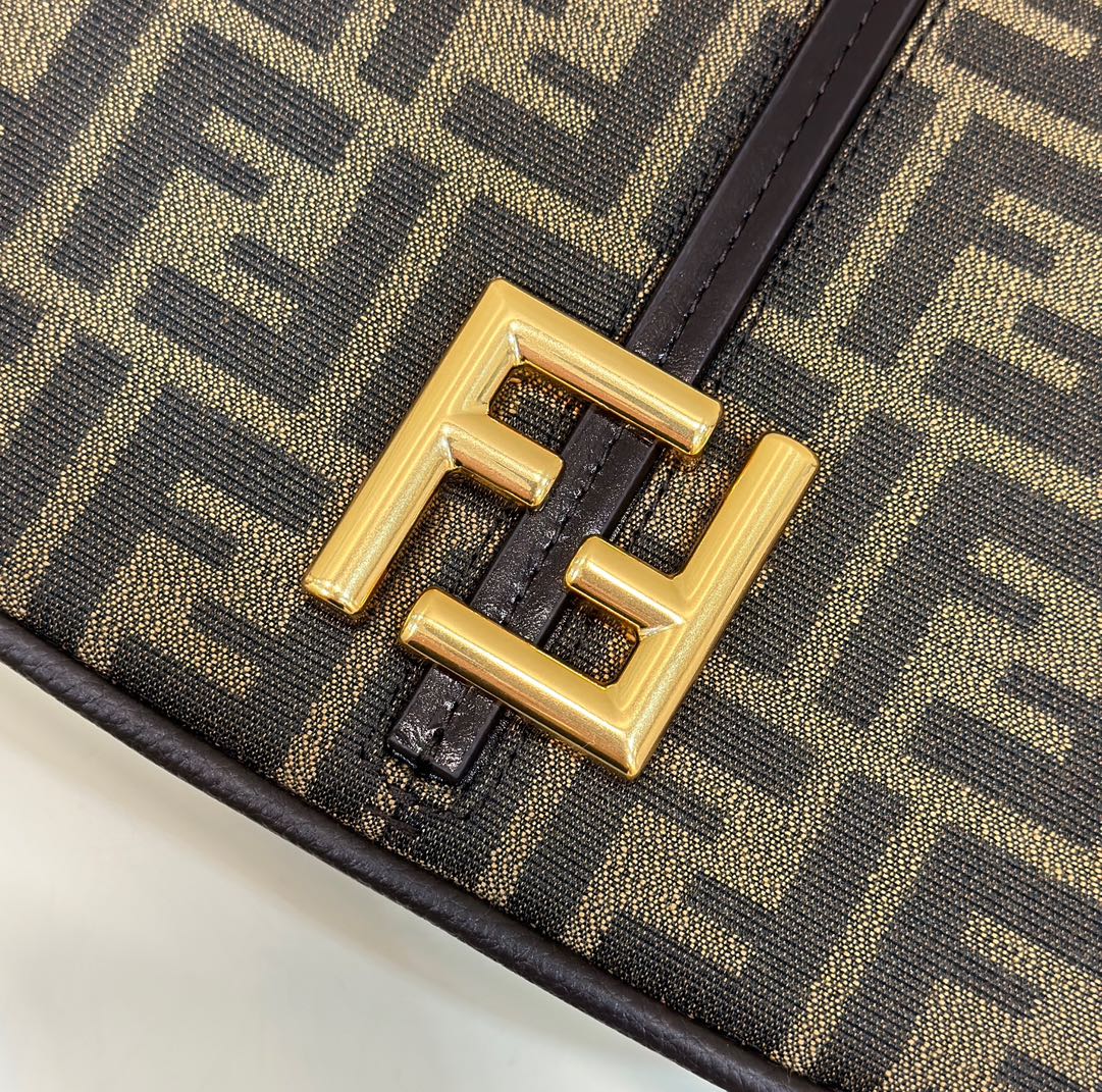 Fendi C'mon Series Vintage Logo Material Model no: 8622AL