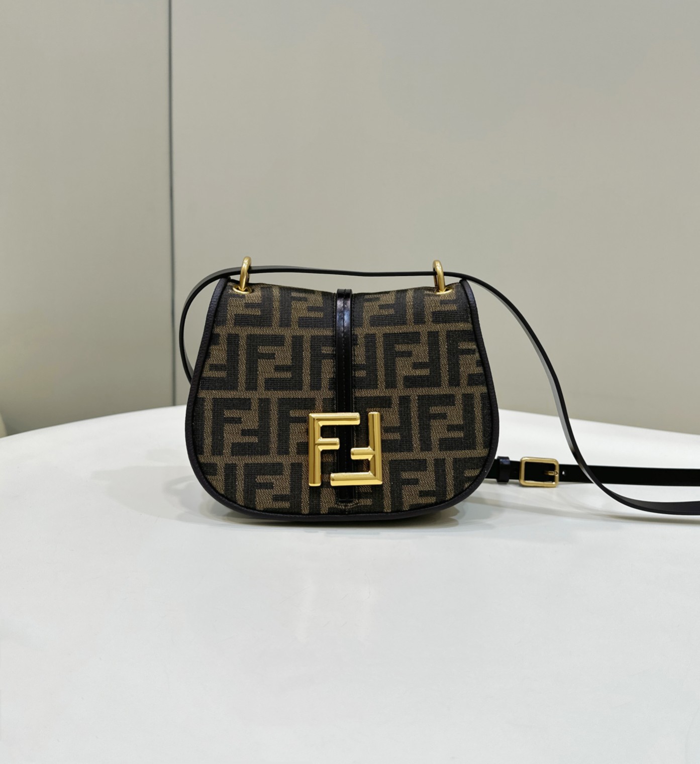 Fendi C'mon Series Vintage Logo Material Model no: 8622AS