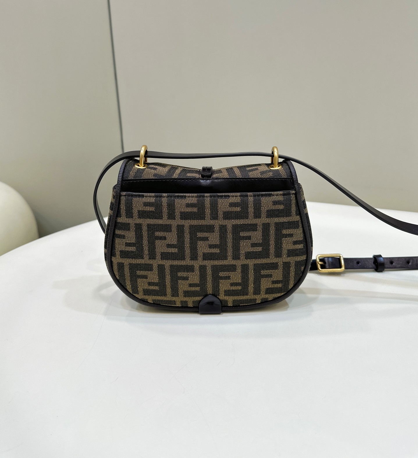 Fendi C'mon Series Vintage Logo Material Model no: 8622AS