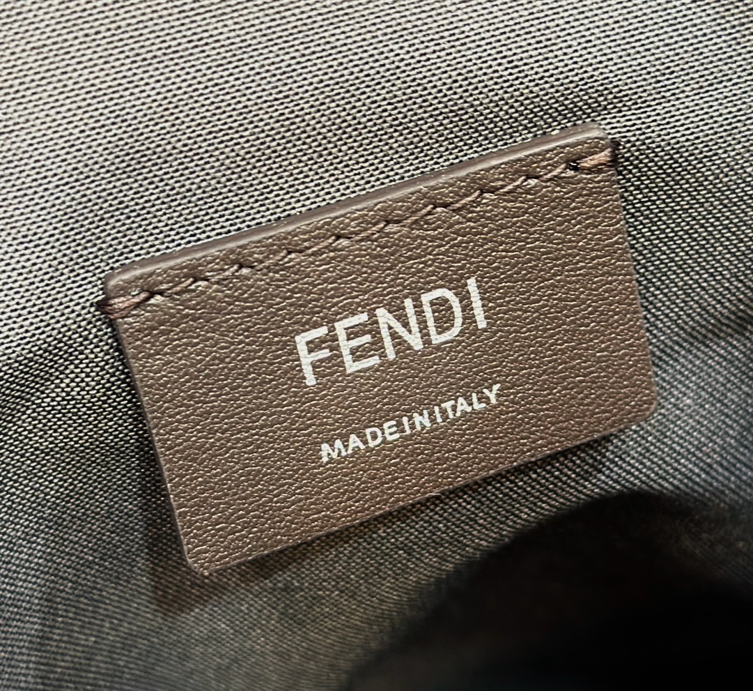 FENDI Zip Messenger Bag Model no: 8631