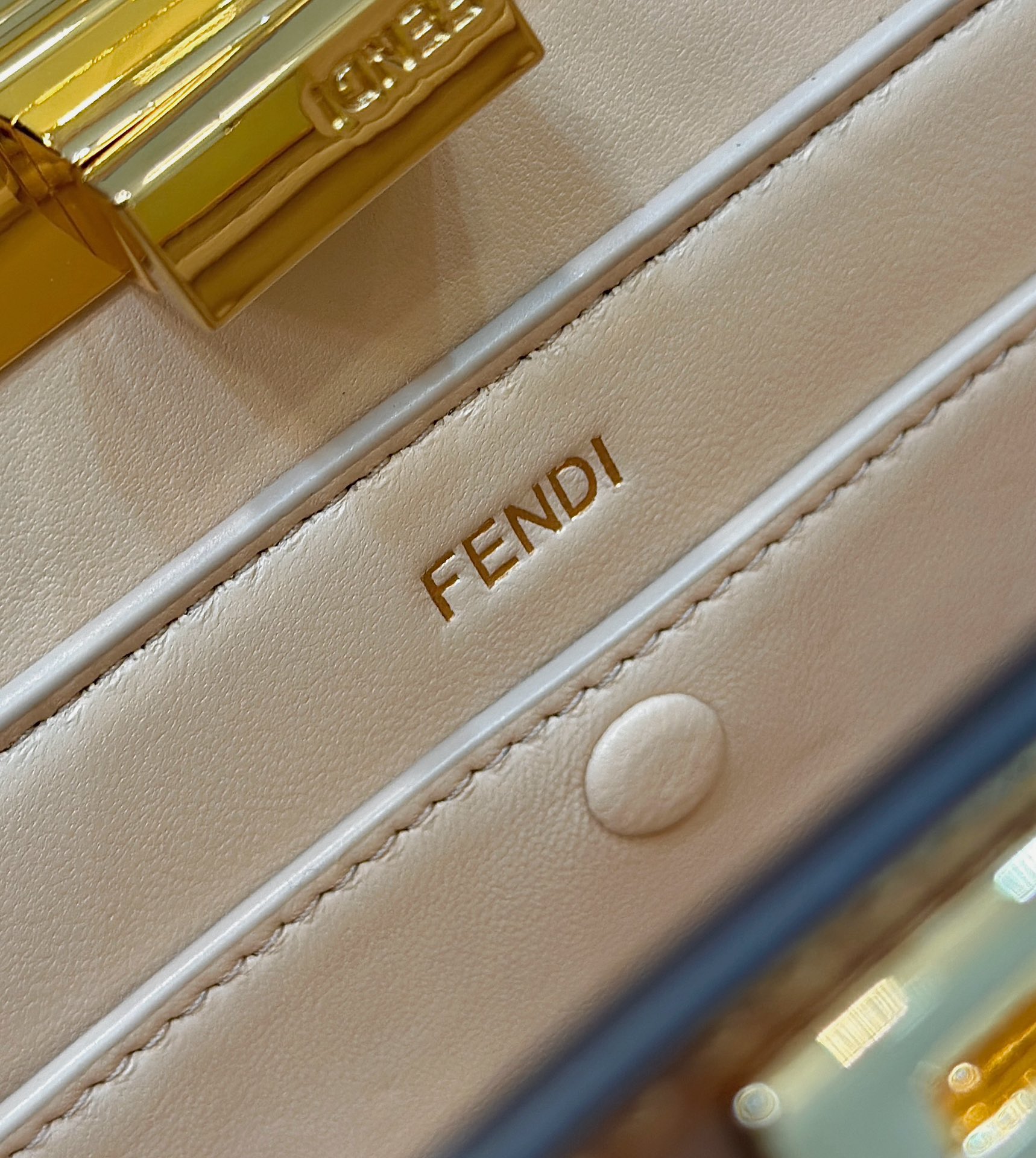 FENDI PEEKABOO I SEE U Medium Handbag Model no: 70193s