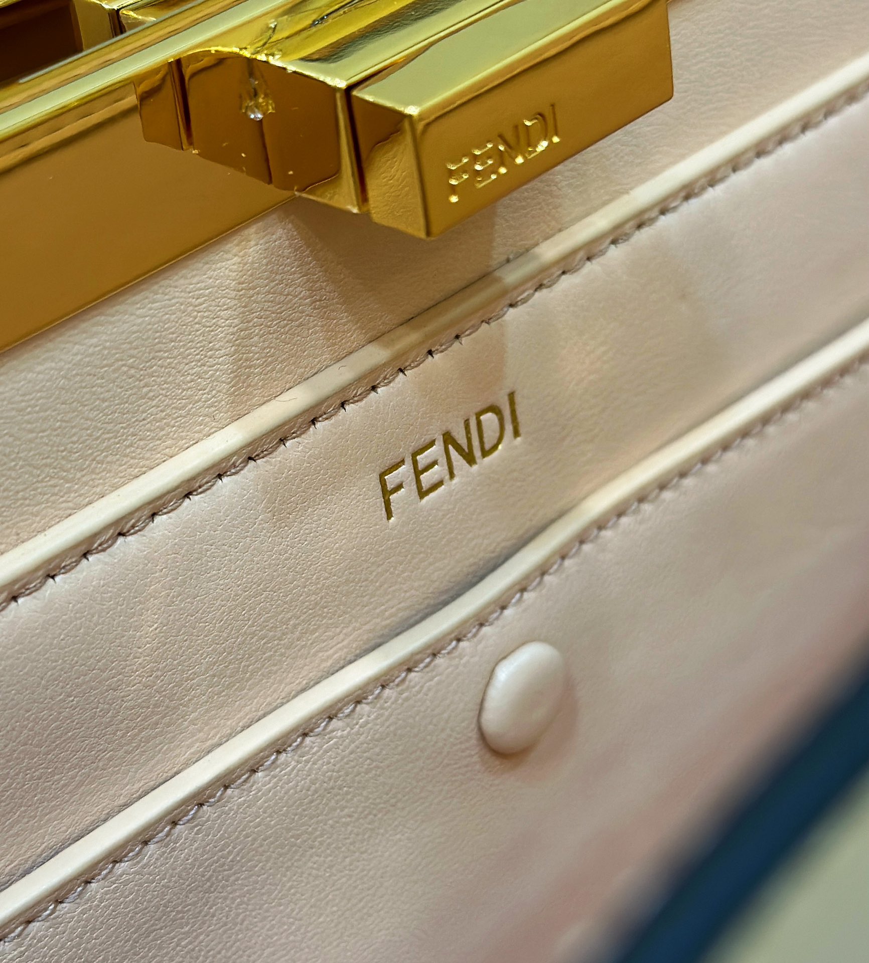 FENDI PEEKABOO I SEE U Medium Handbag Model no: 70193s