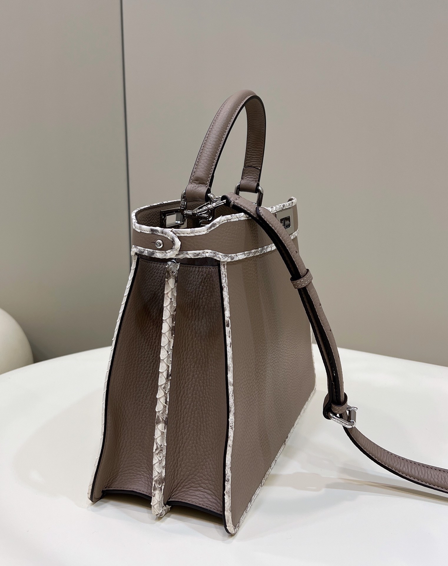 PEEKABOO Medium Handbag Calfskin Model no: 80019L