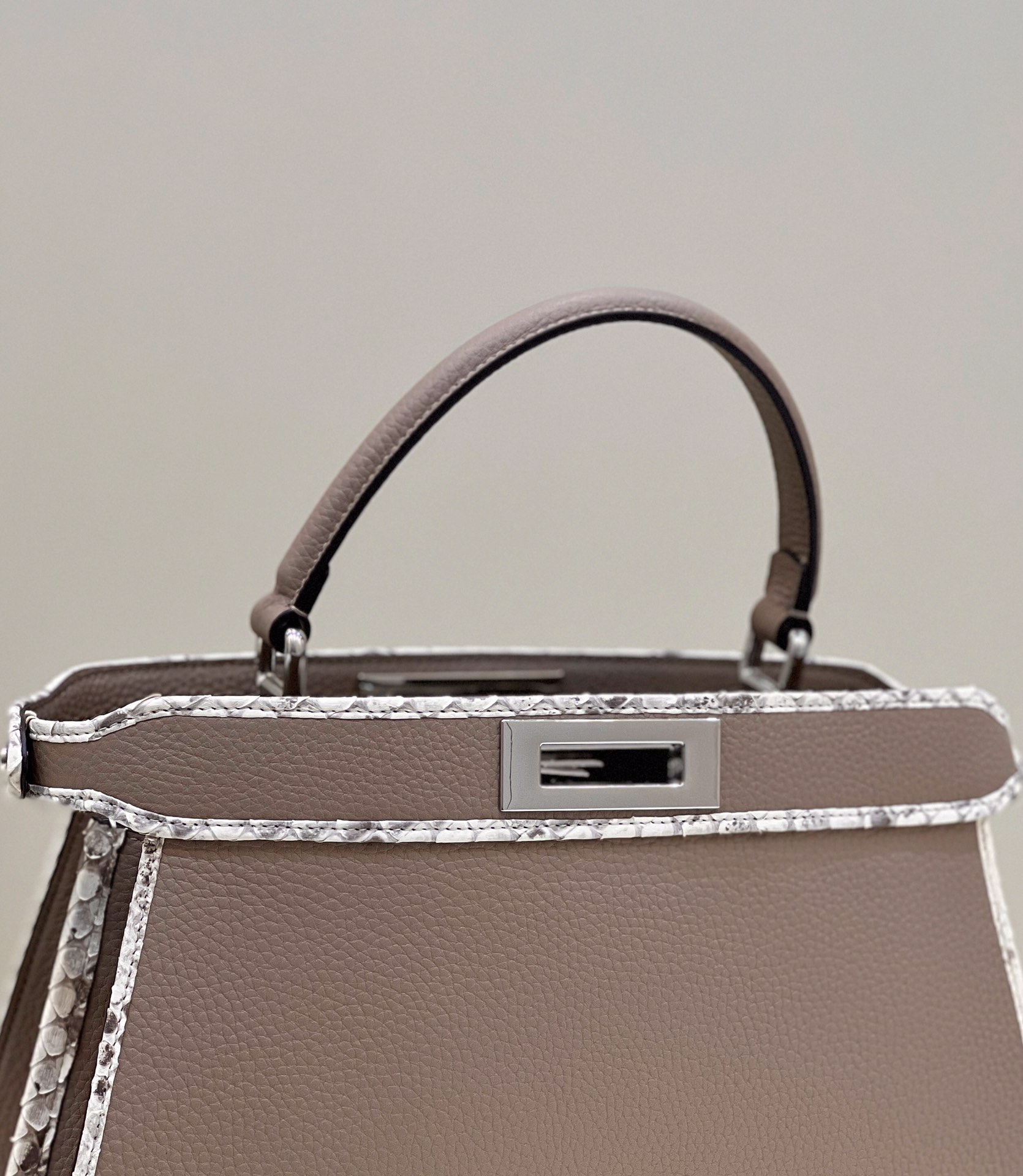 PEEKABOO Medium Handbag Calfskin Model no: 80019L