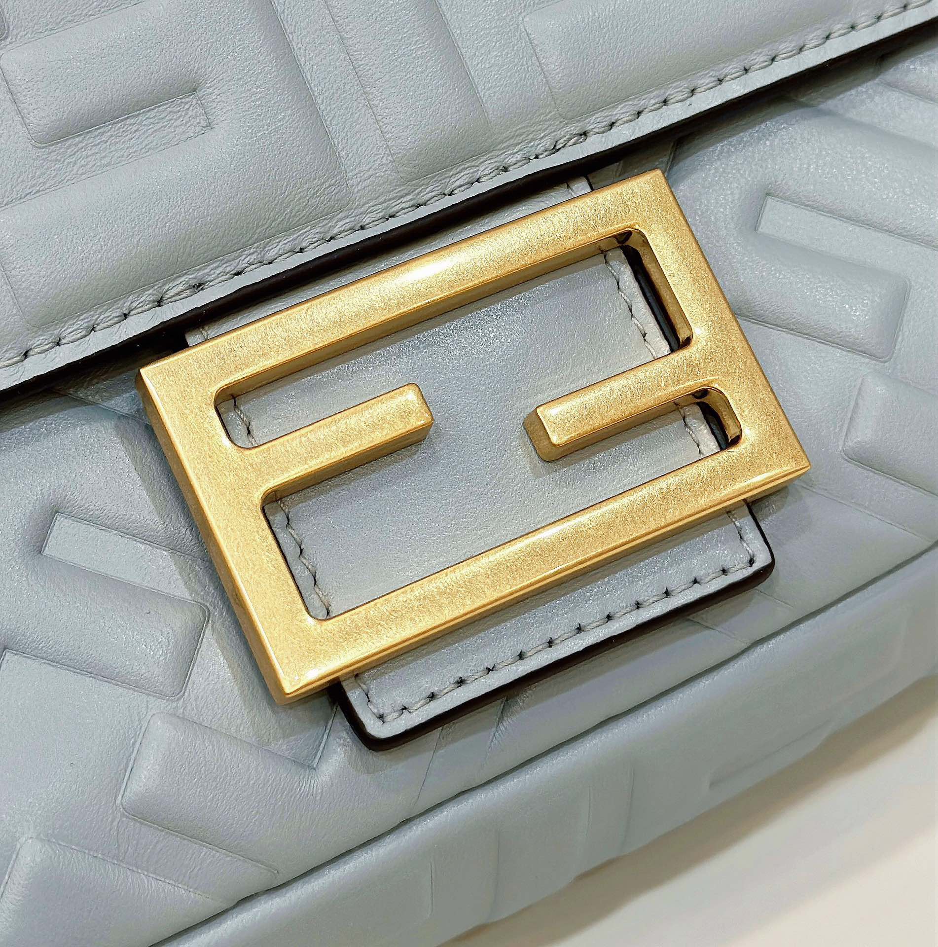 Fendi Baguette Mini Sheepskin Model no: 0135As