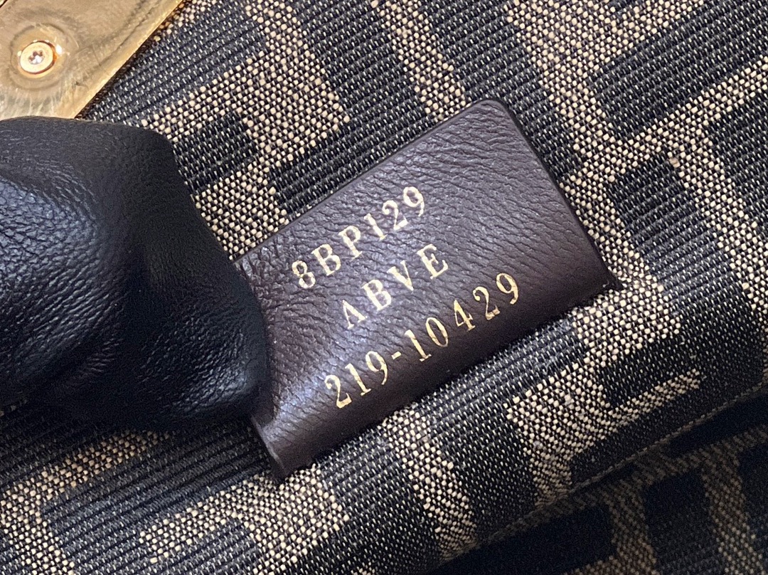 Fendi️ First Series Soft Leather Model no: 80018m