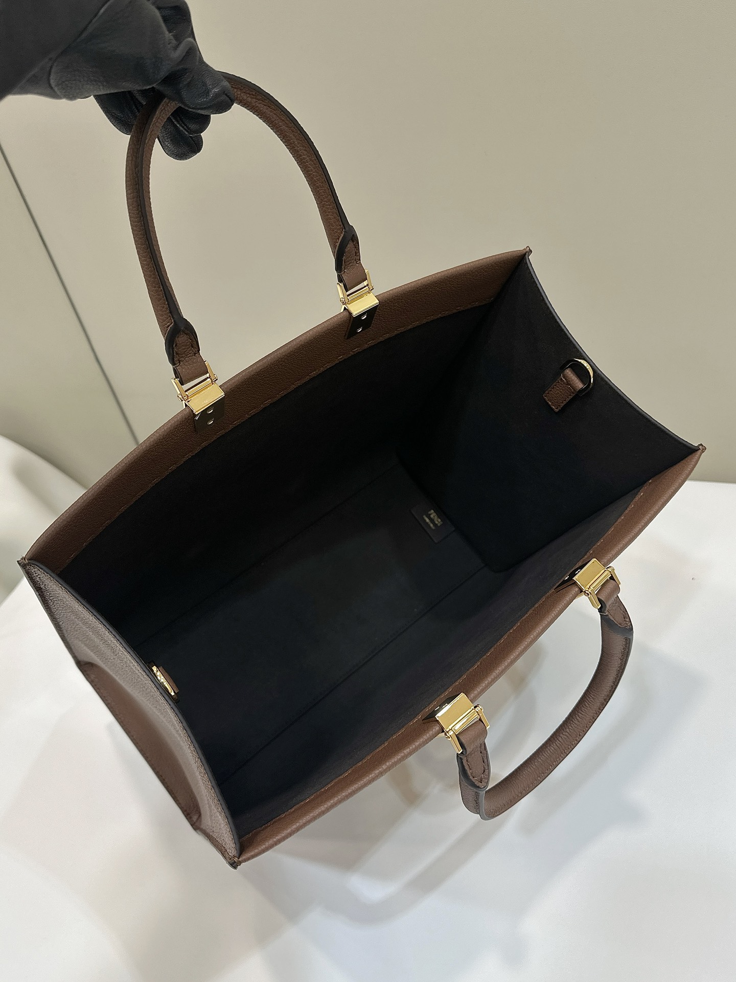 Tote, Full Grain Cowhide with Matching Leather Handles Model no: 8636