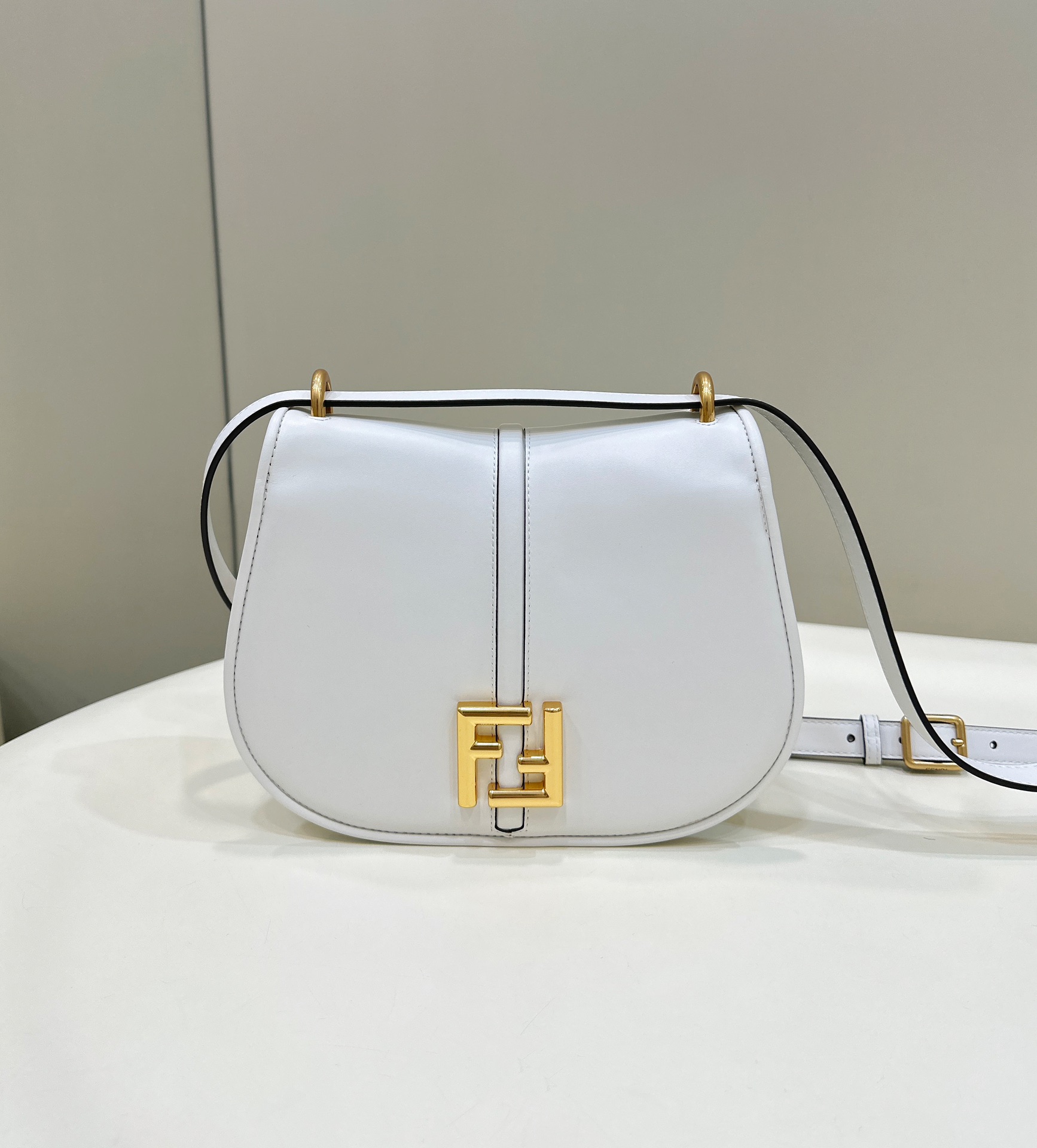 Fendi C'mon Series Model no: 8622L