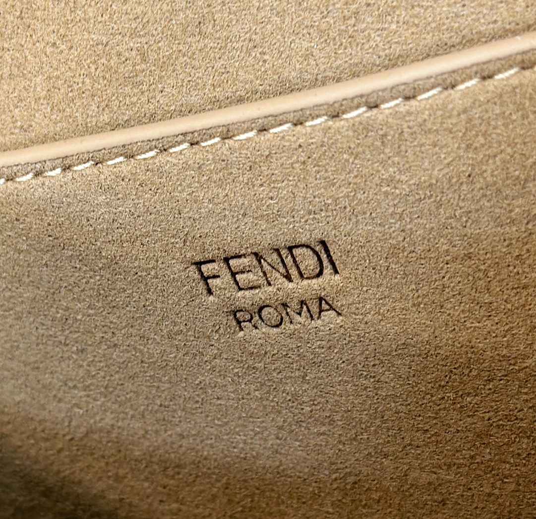 Fendi C'mon Series Model no: 8622L