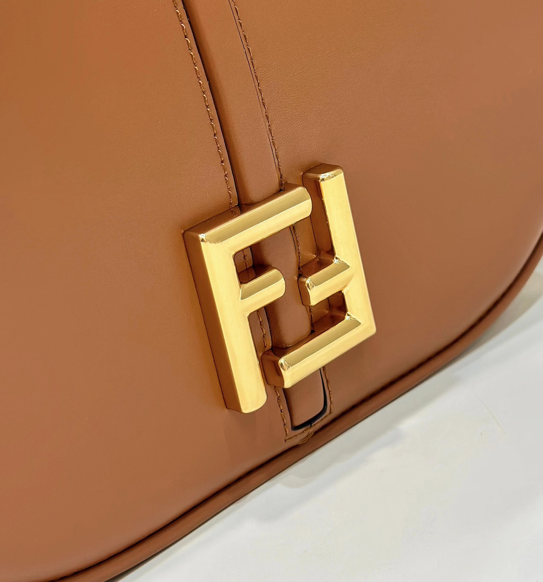 Fendi C'mon Series Model no: 8622L