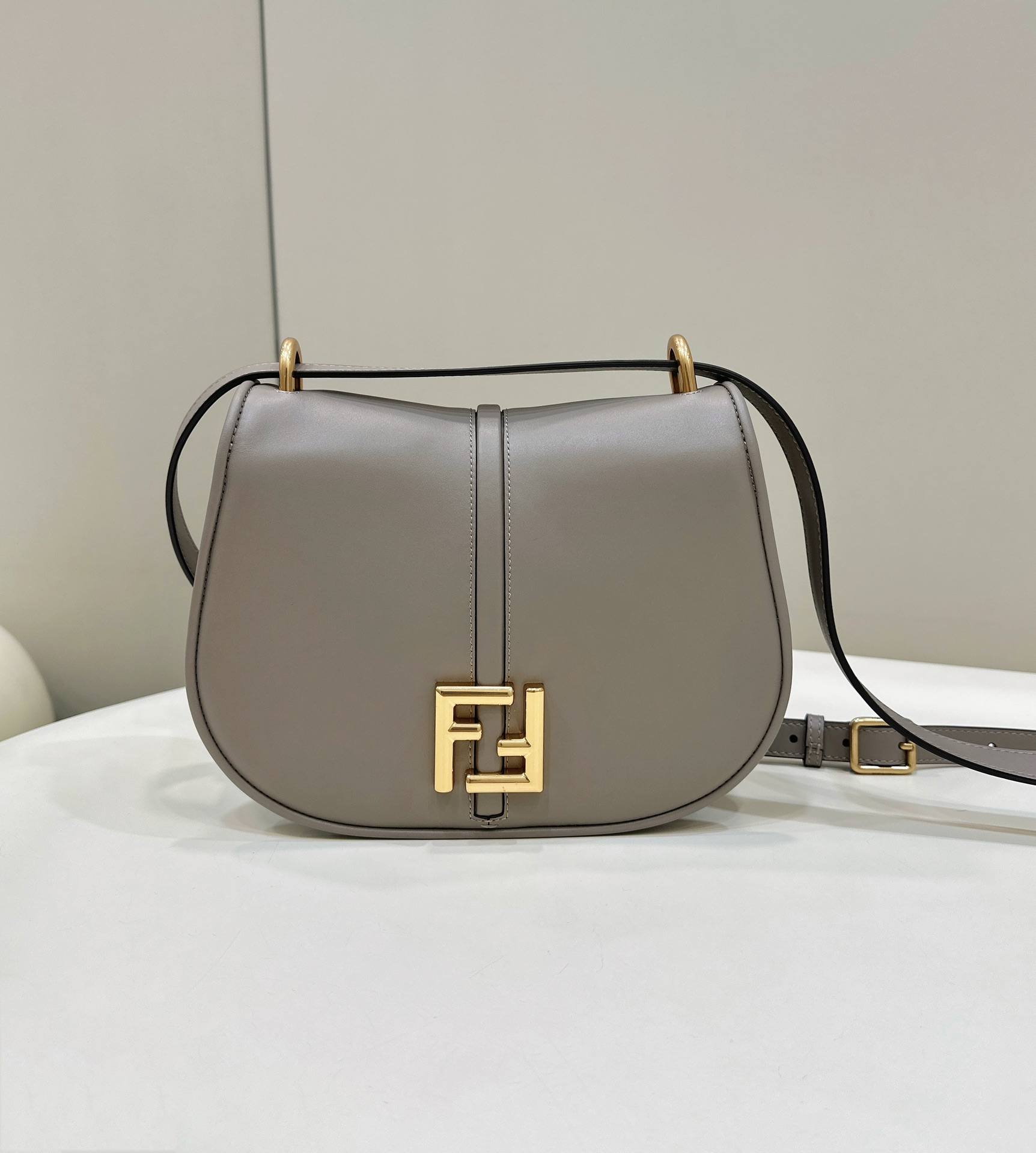 Fendi C'mon Series Model no: 8622L