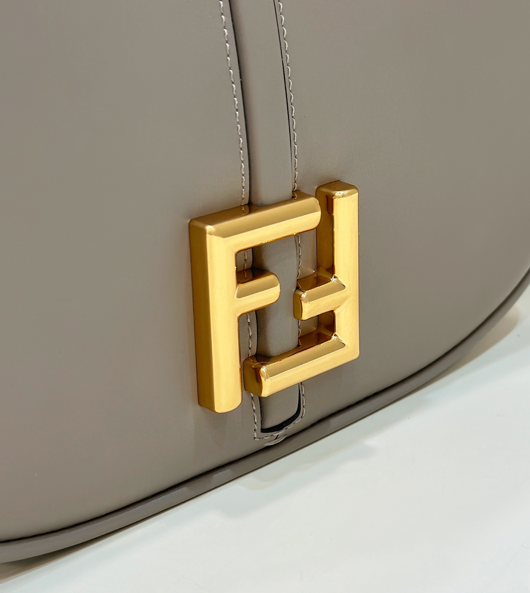 Fendi C'mon Series Model no: 8622L