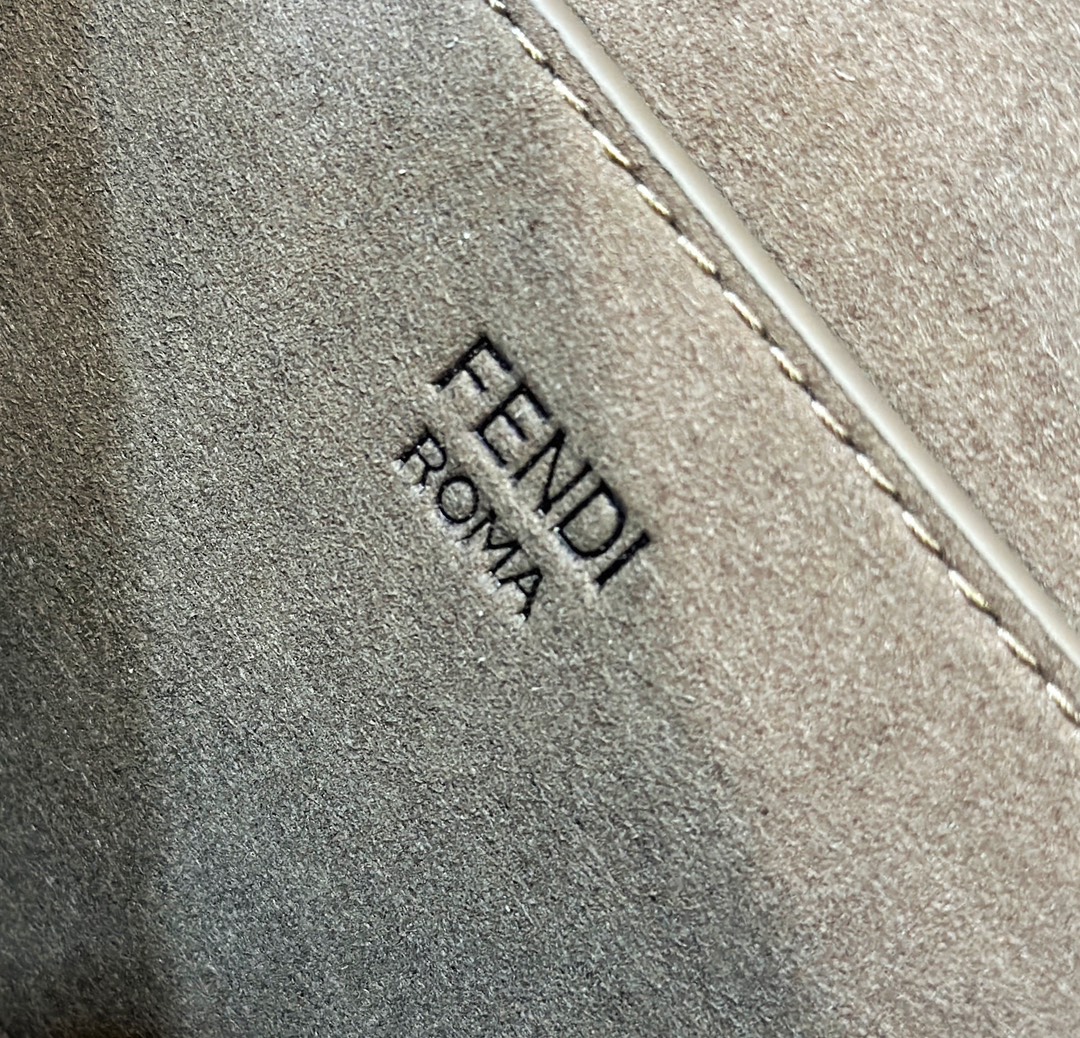 Fendi C'mon Series Model no: 8622L