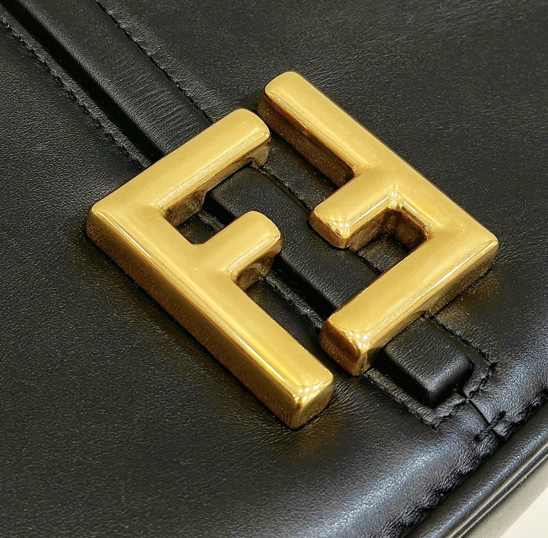 Fendi C'mon Series Model no: 8622L