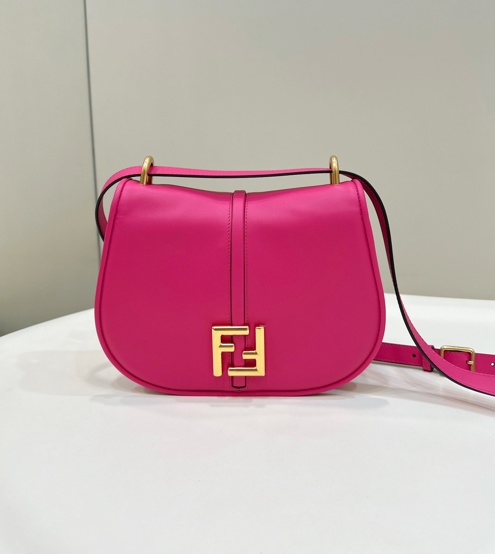 Fendi C'mon Series Model no: 8622L