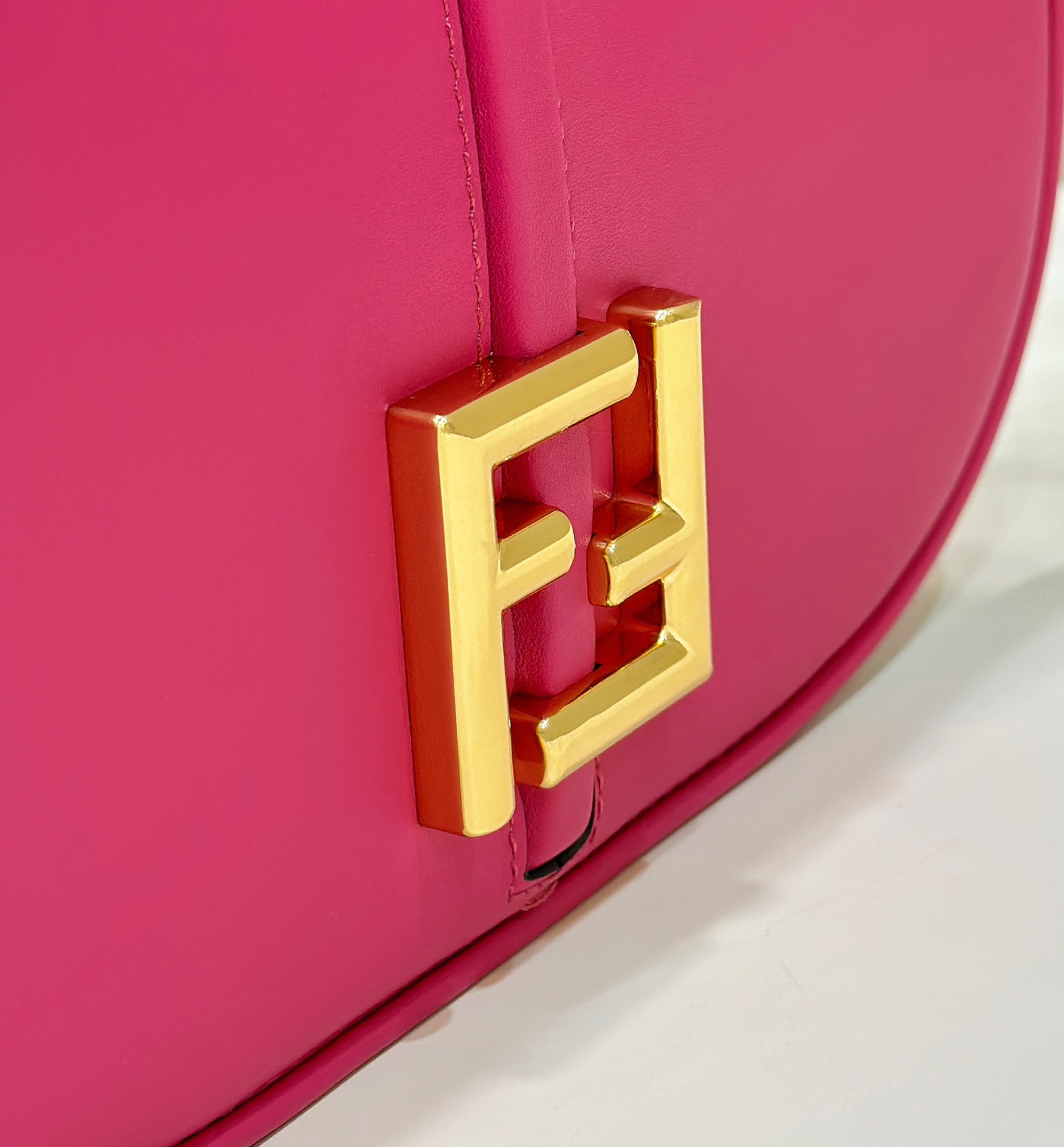 Fendi C'mon Series Model no: 8622L