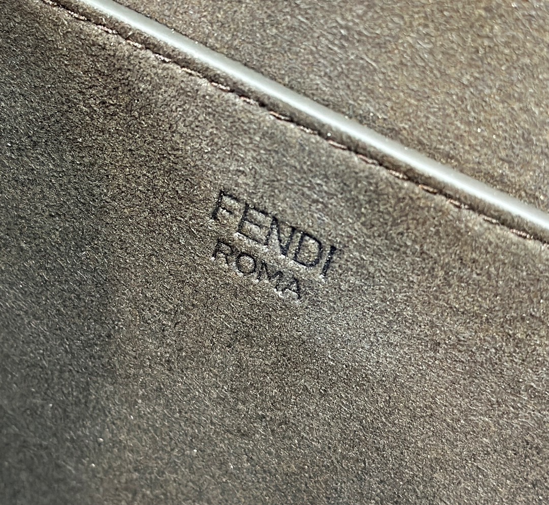 Fendi C'mon Series Model no: 8622L