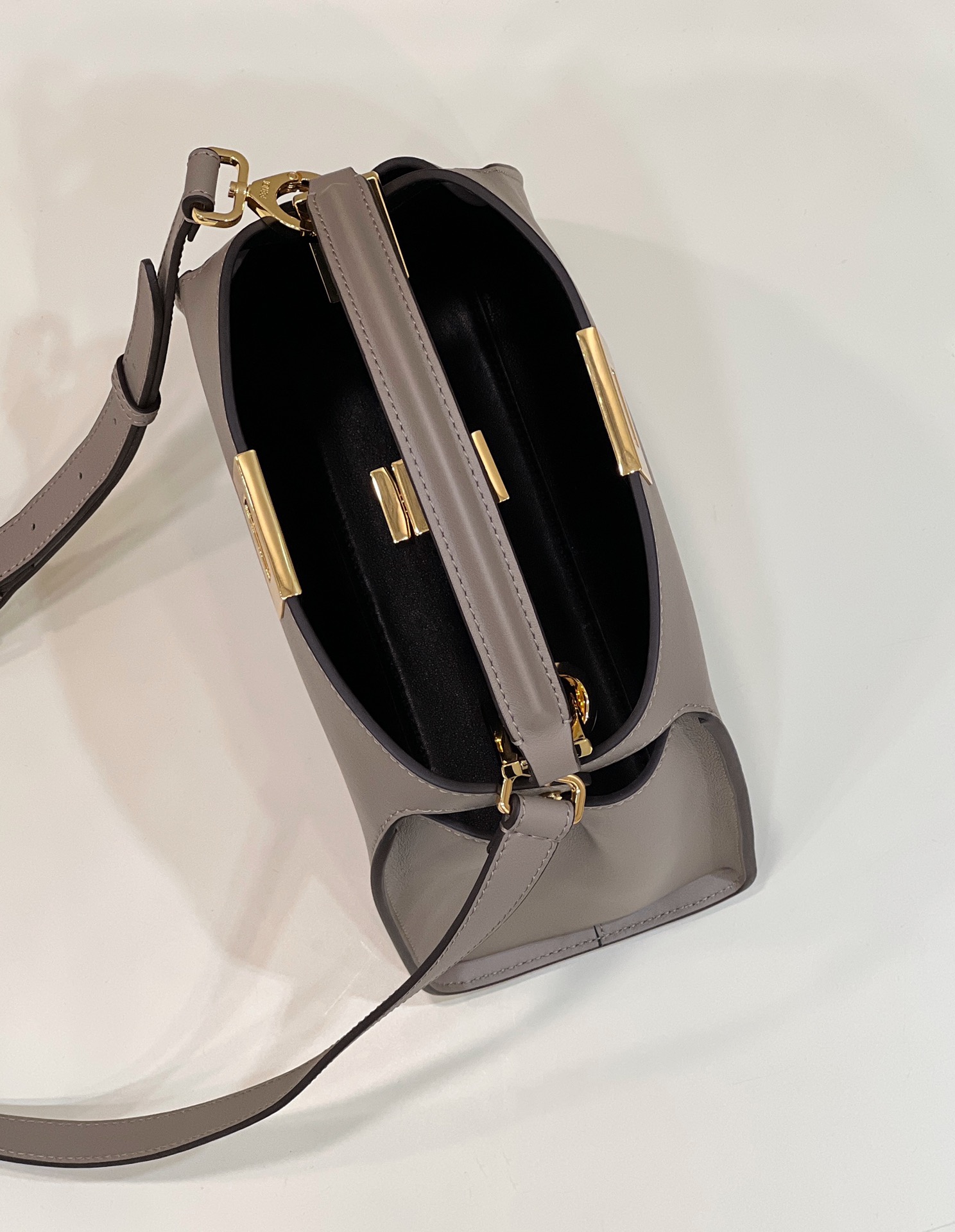 FENDI PEEKABOO, Calfskin Model no: 302